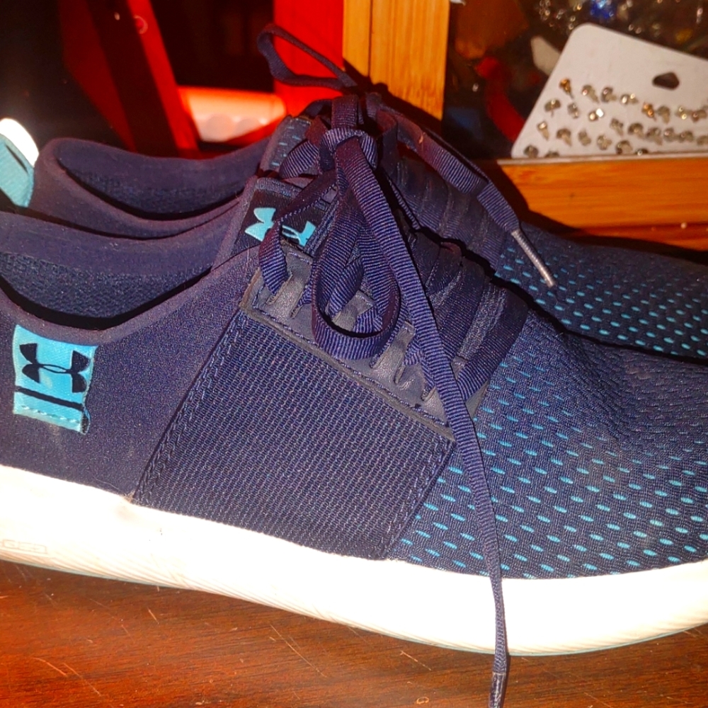 Women's blue under armour shoes sz 6.5
